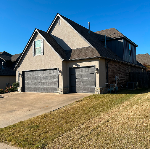Matthews Painting team painting house in broken arrow ok